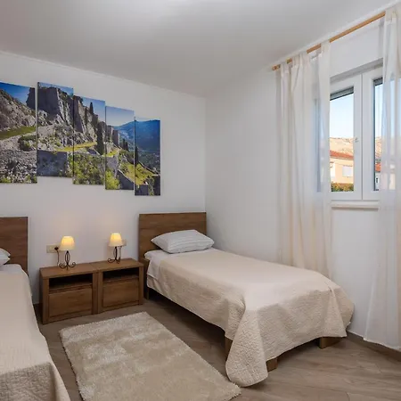 Domnius Villa Žrnovnica